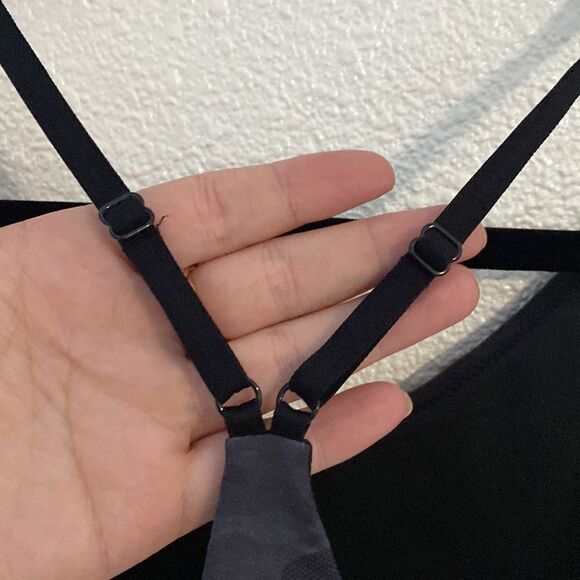 Good American-Grey Ombre camo print- Sports bra- Size 2 (medium) - Picture 4 of 6